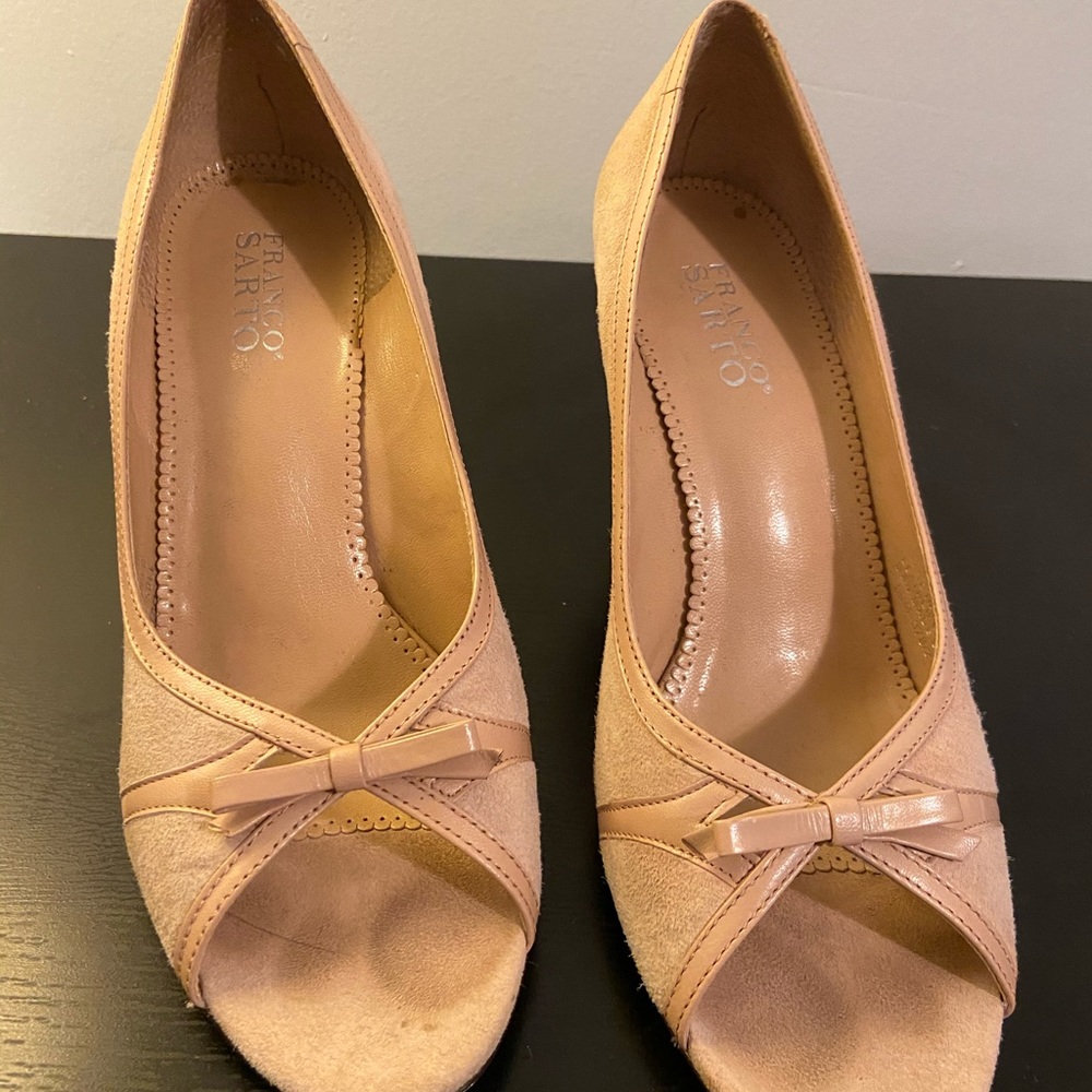 Peep-toe wedges